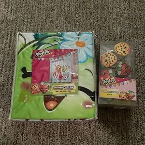 Shopkins shower curtain and hooks